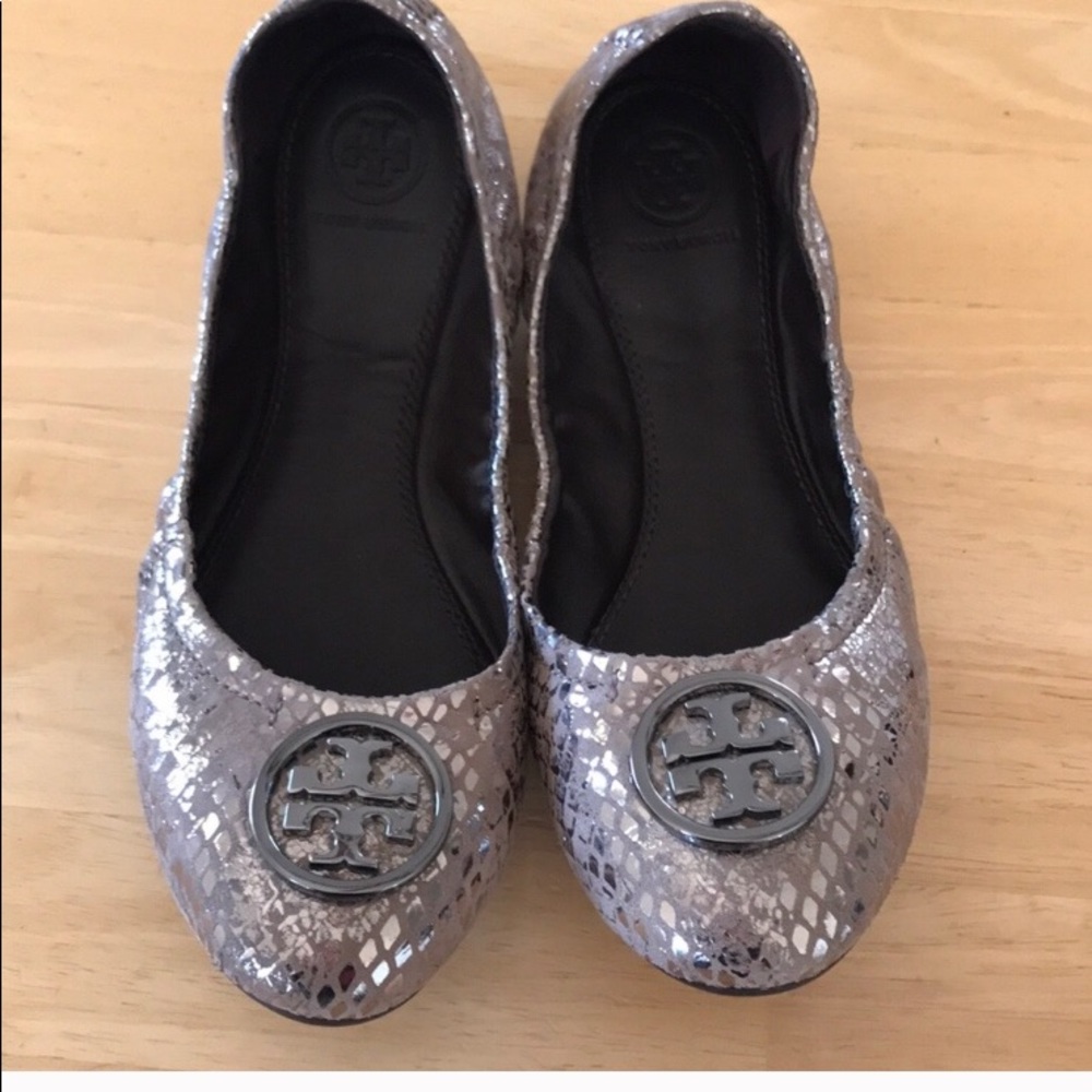 Super comfy silver Tory ballerina flats